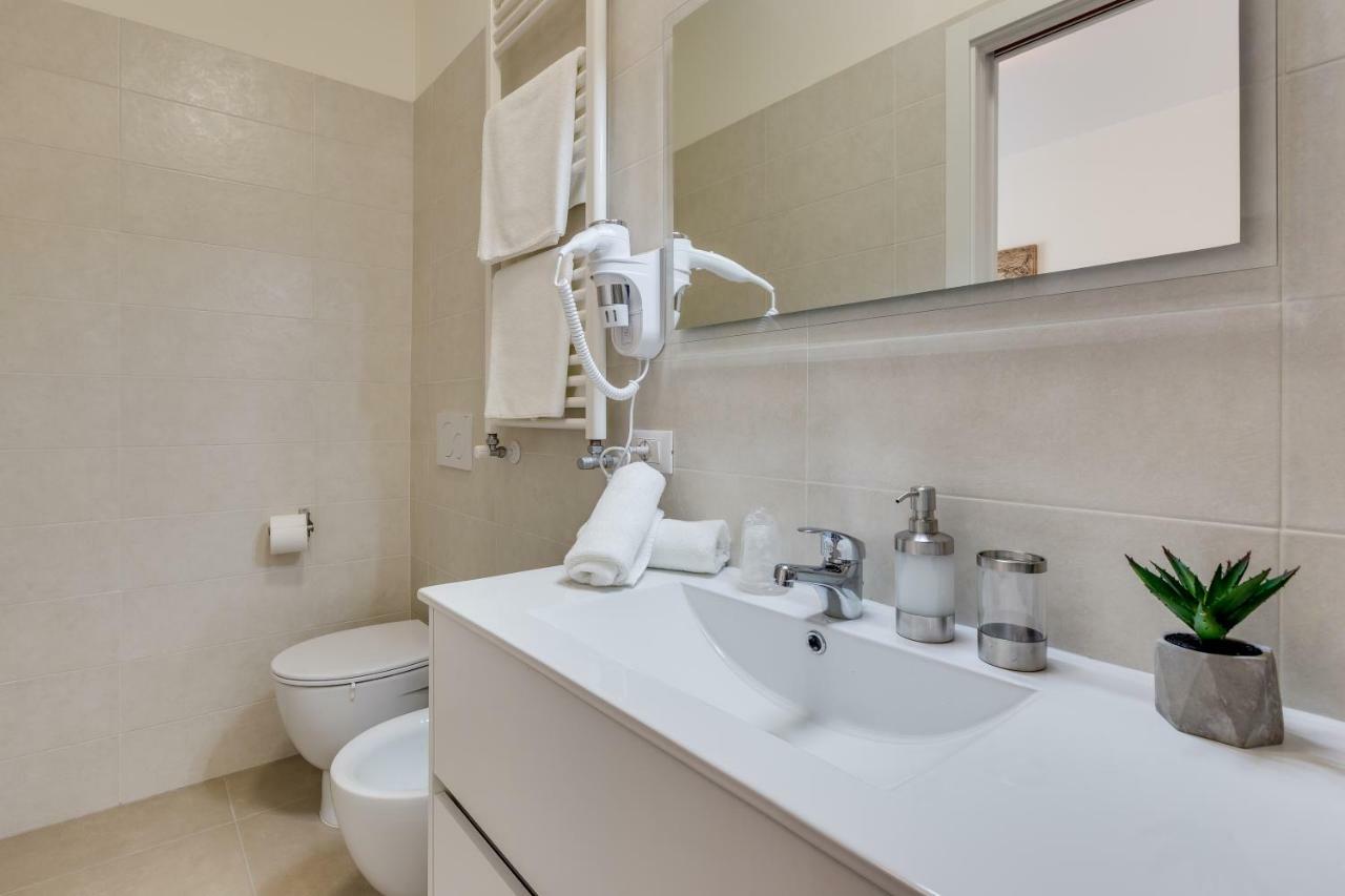 Rooms Vidar Train Station Marghera Exterior photo